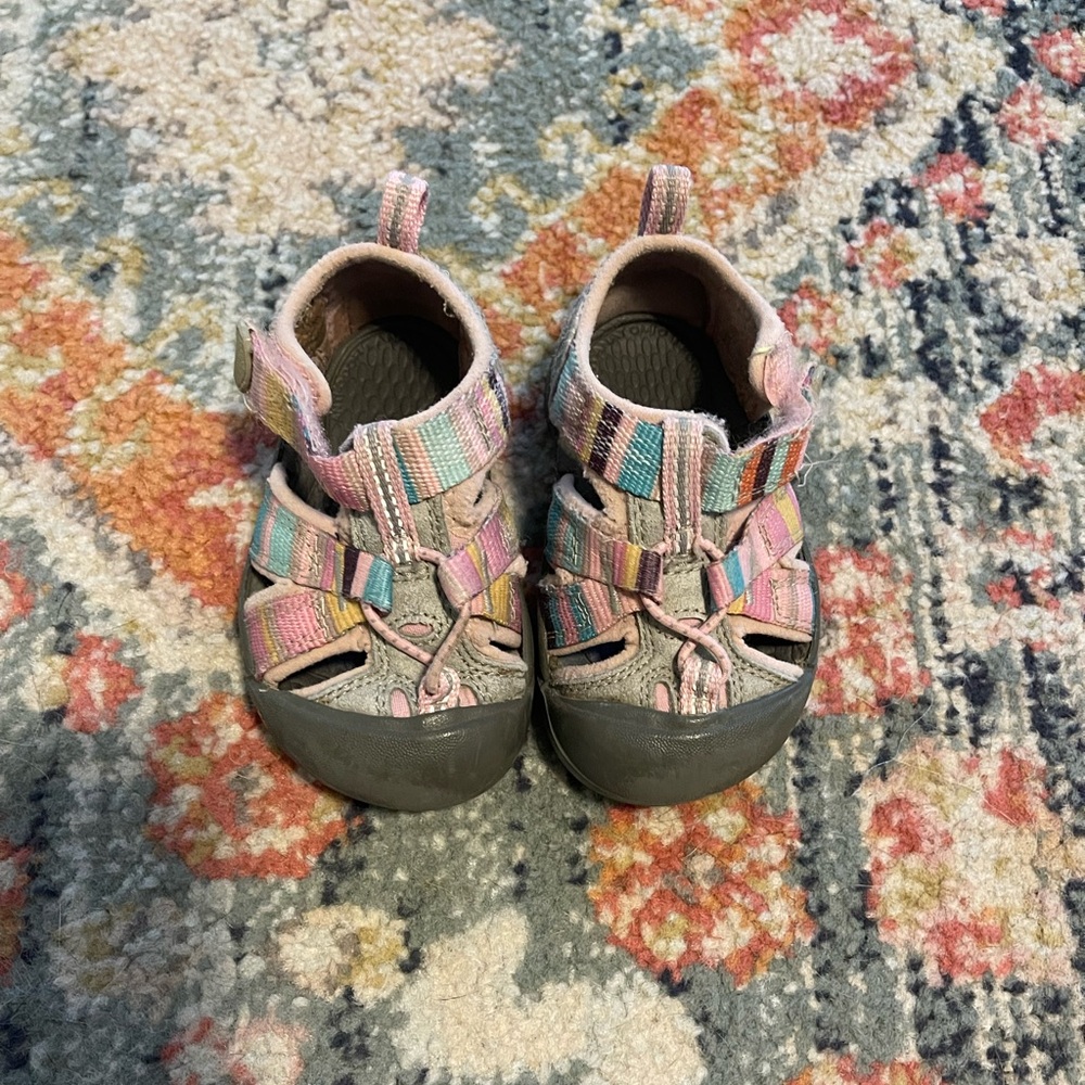 Size 4 Keen Shoes